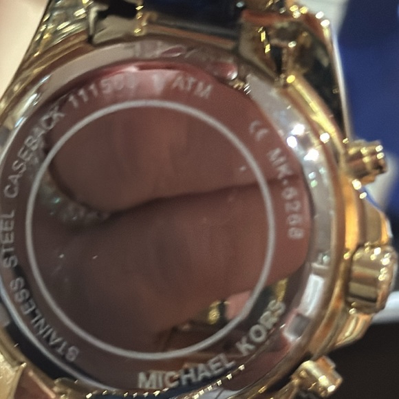 Authentic Michael Kors Bradshaw, Model MK 6268, Beautiful 2-Tone Chronograph - Picture 9 of 13